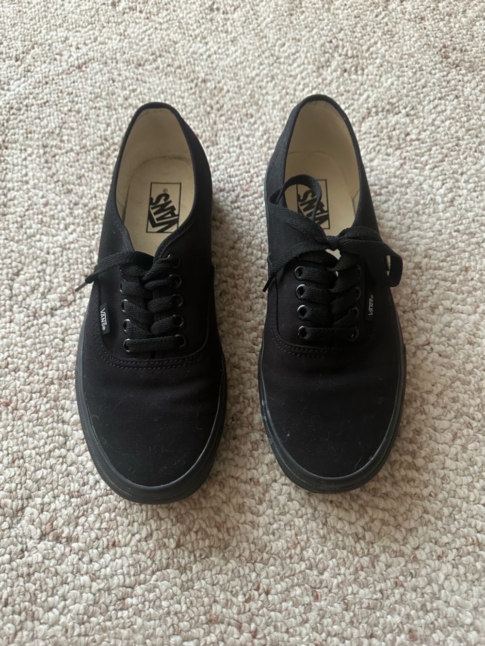Vans unisex Black Low-Top Canvas Sneakers 
Size Women’s 10 Men’s 8.5